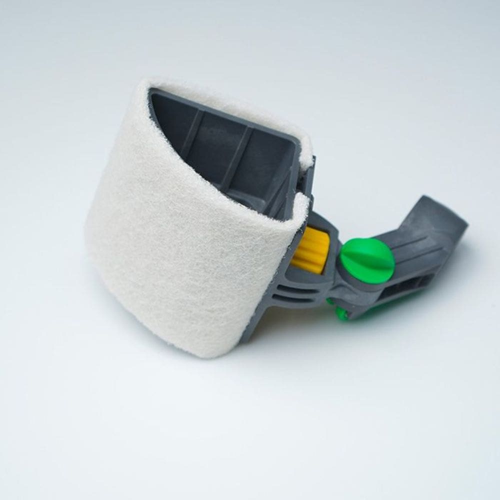 Unger holder with non-scratch scrubbing pad